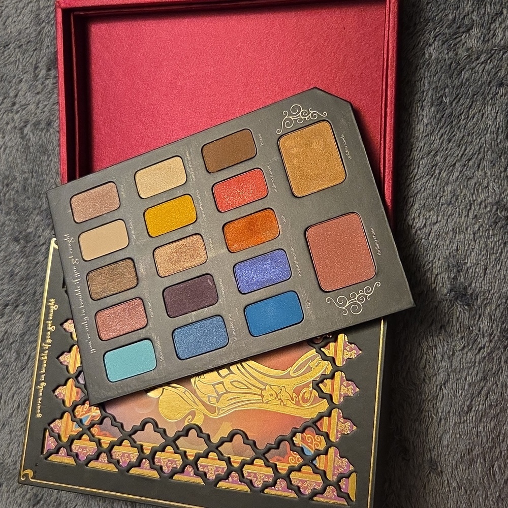 Disney Pricesss Storybook Eyeshadow Pallets - Picture 11 of 13